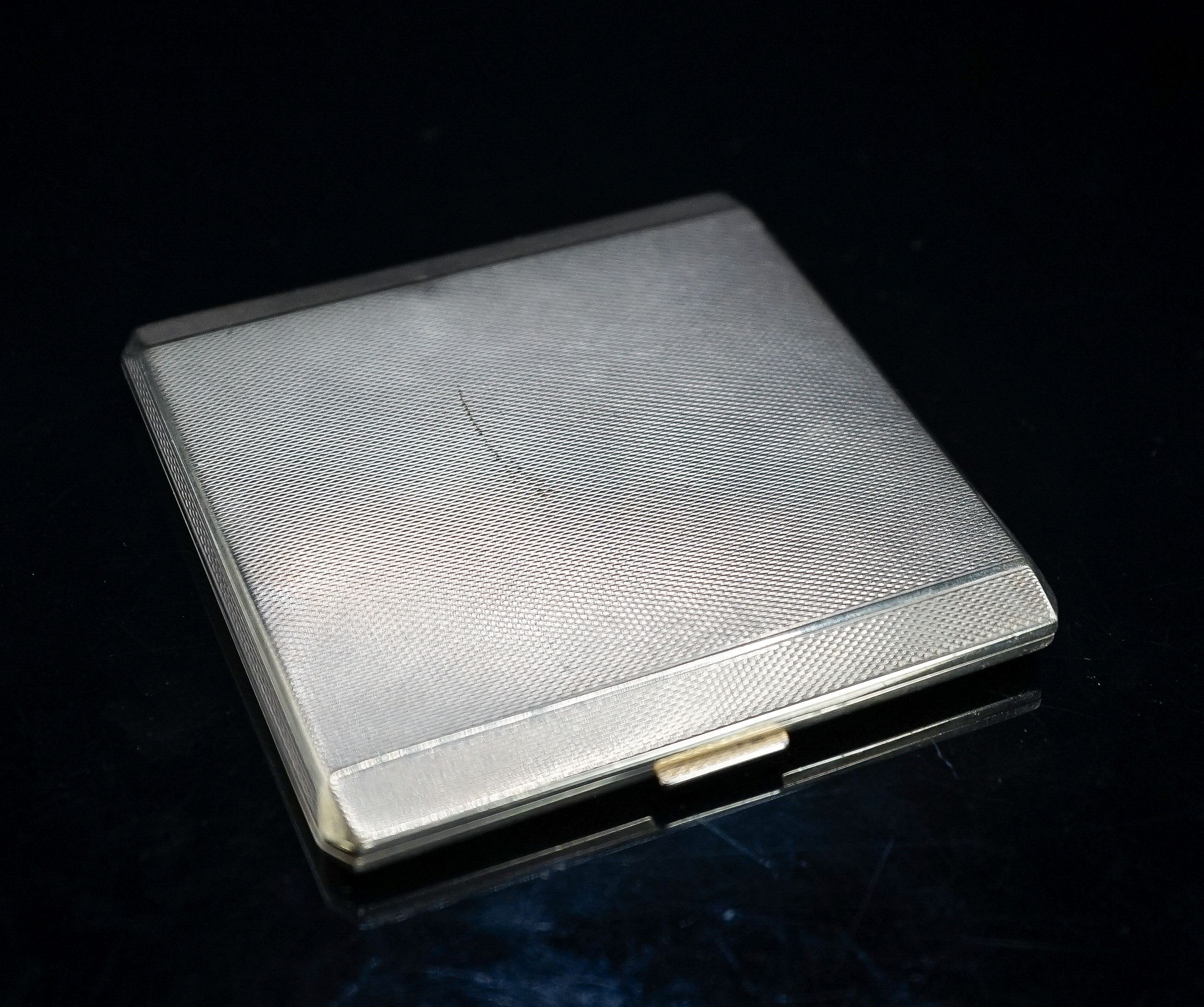 A 1930's engine turned 9ct gold cigarette case, 82mm, gross 98.3 grams.